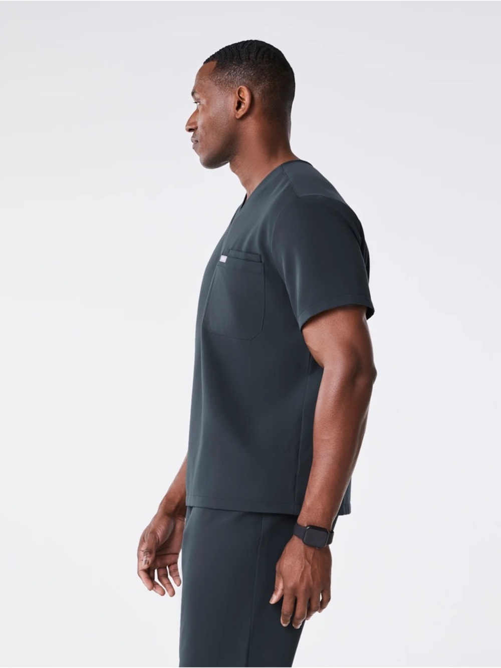 Figs Men's LEON THREE POCKET SCRUB TOP